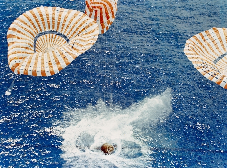 Apollo 15 spacecraft descends safely to the Pacific Ocean