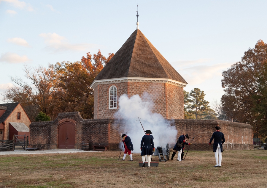Artillery troops fire a cannon at Colonial Williamsburg in Willi