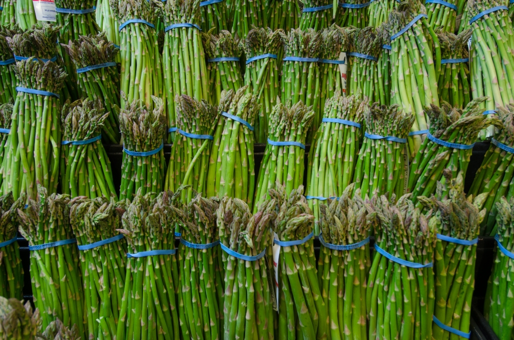 Asparagus at a grocery store