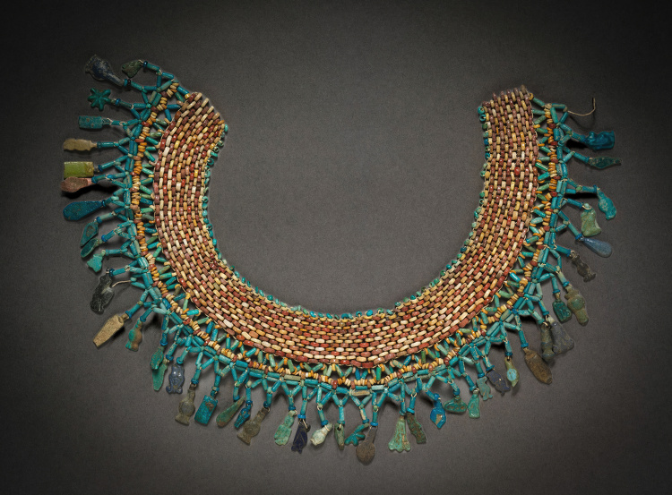 Egyptian Revival Massive Gold Collar Necklace at 1stDibs | egyptian collar  necklace, egyptian gold necklace, gold egyptian collar necklace