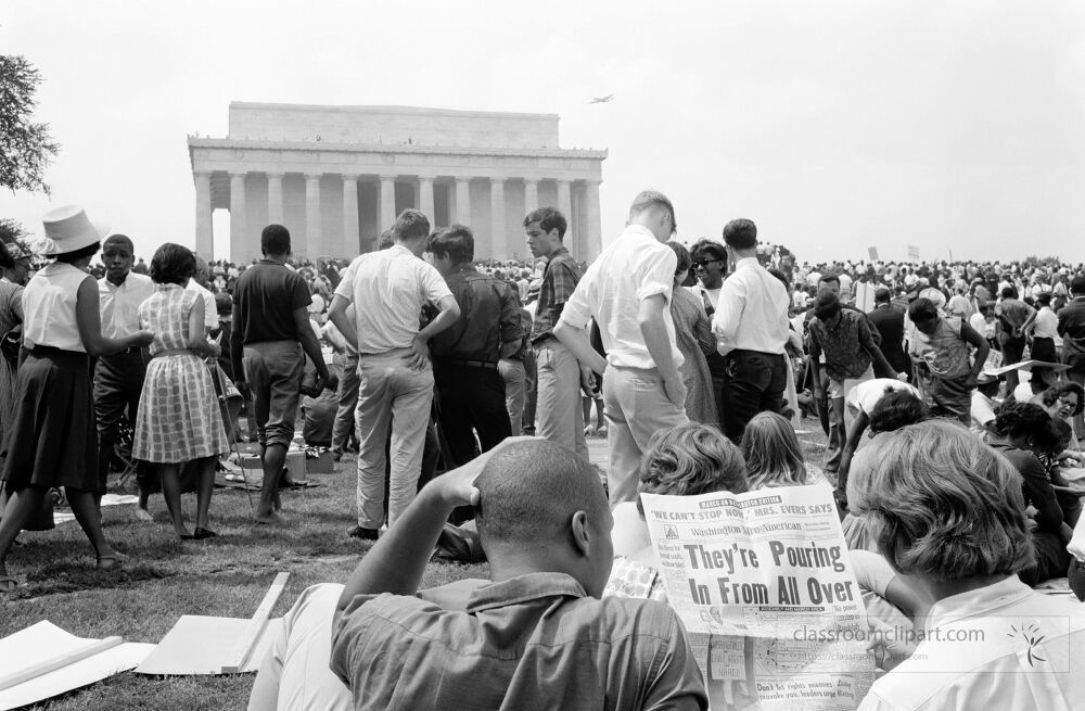 crowd on the grounds of the Lincoln Memorial