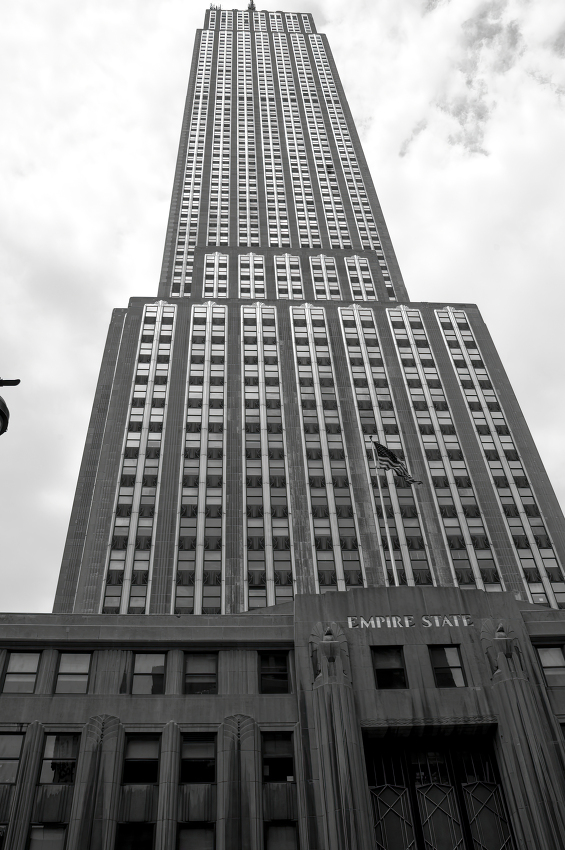 facade of empire state building