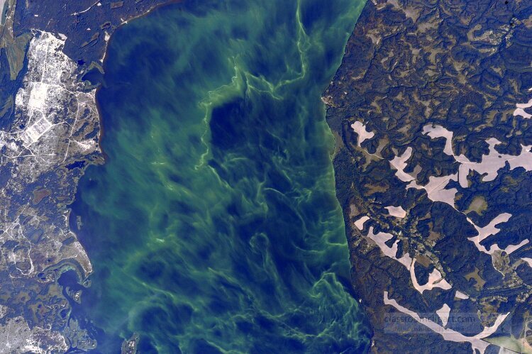 International Space Station lake looks like aurora