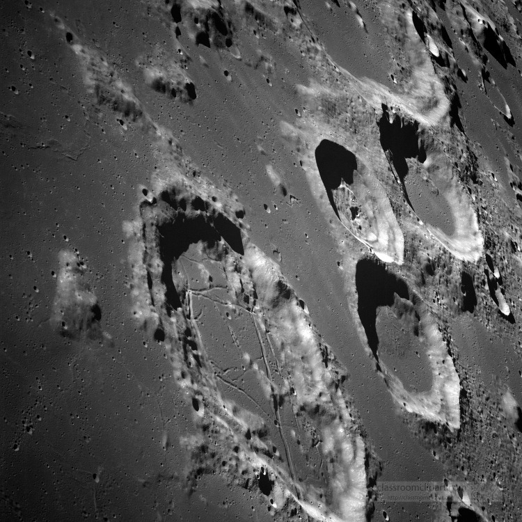 luna surface from apollo 8 spacecraft 47