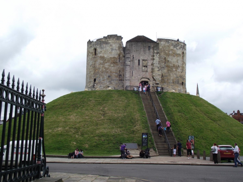 medieval Norman castle in York is referred to as Clifford