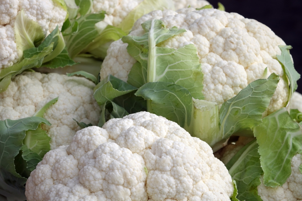 photo closeup cauliflower vegetables market