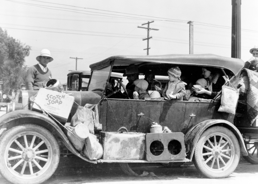 Sharecroppers in car