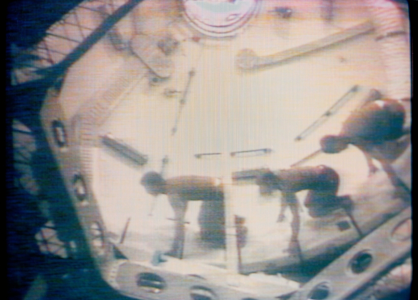 skylab 2 crew members demonstrate weightlessness
