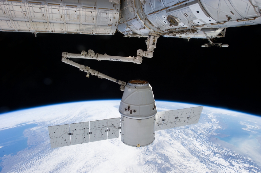 spacex dragon cargo craft 8