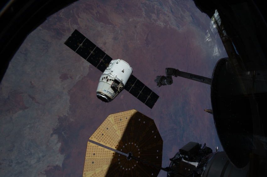 spacex dragon cargo craft released from the canadarm2