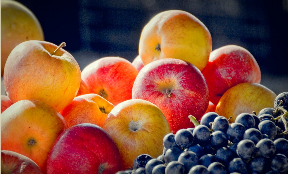 sunlight reflectson red yellow apples