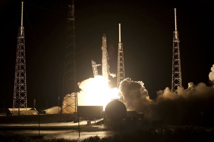 the launch of spacex dragon cargo craft1