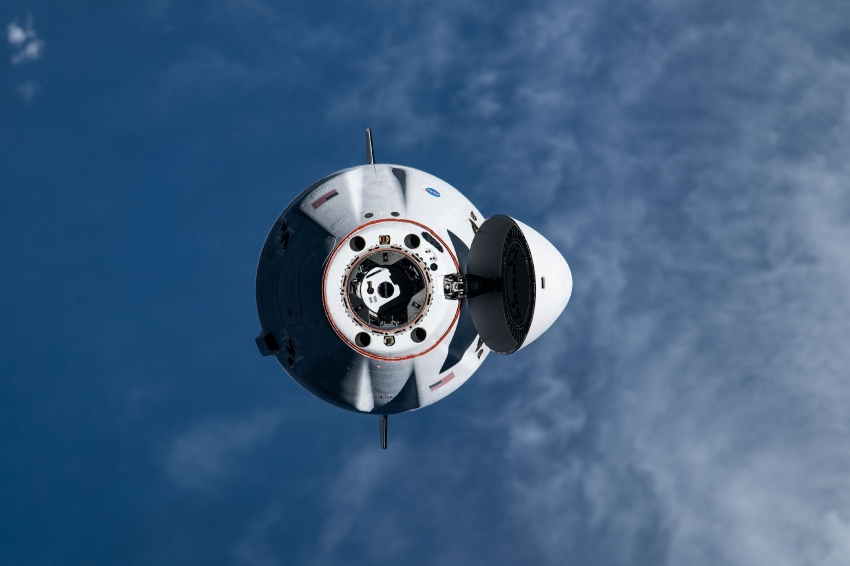 the spacex cargo dragon cargo craft approaches the station 22