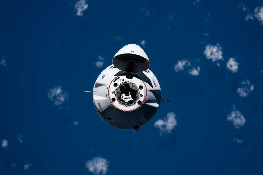 the spacex cargo dragon cargo craft approaches the station 6