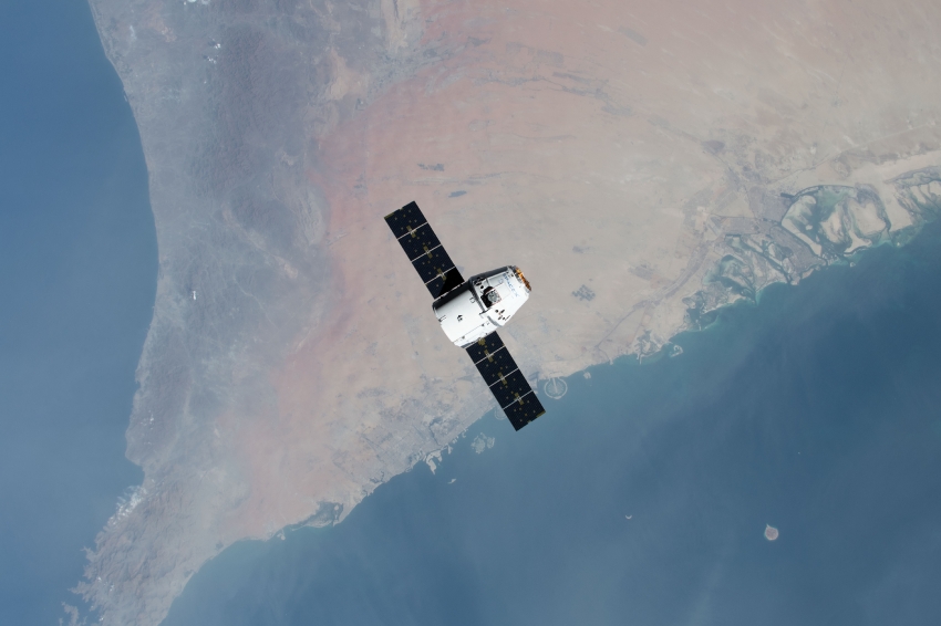 the spacex dragon cargo craft approaches the international space