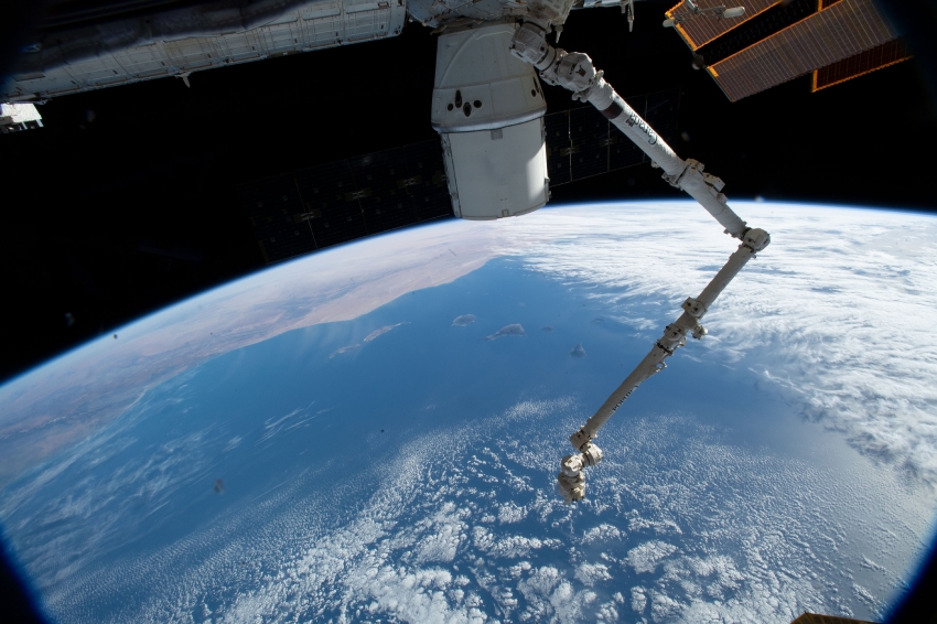 the spacex dragon cargo craft cargo craft and the canadarm2 robo
