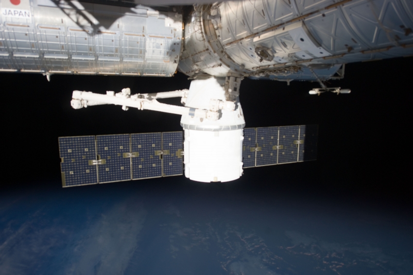the spacex dragon cargo craft commercial cargo craft 11