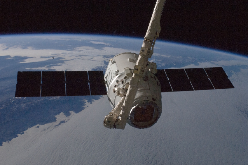 the spacex dragon cargo craft commercial cargo craft 9