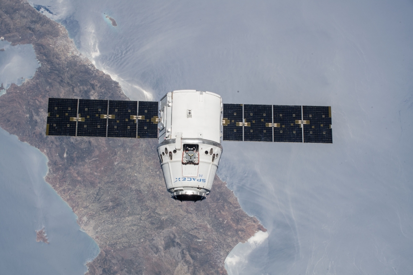 the spacex dragon cargo craft over the greek island of crete