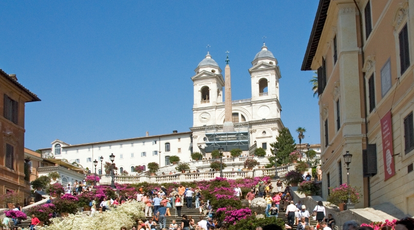 tourists visiting the spanish steps