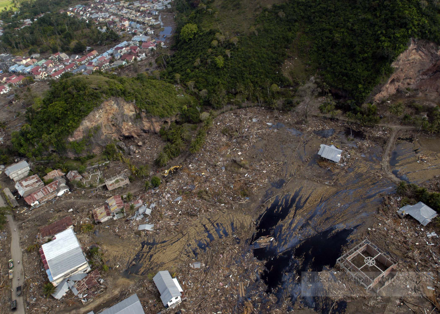 tsunami sumatra indonesia aerial view distruction_010