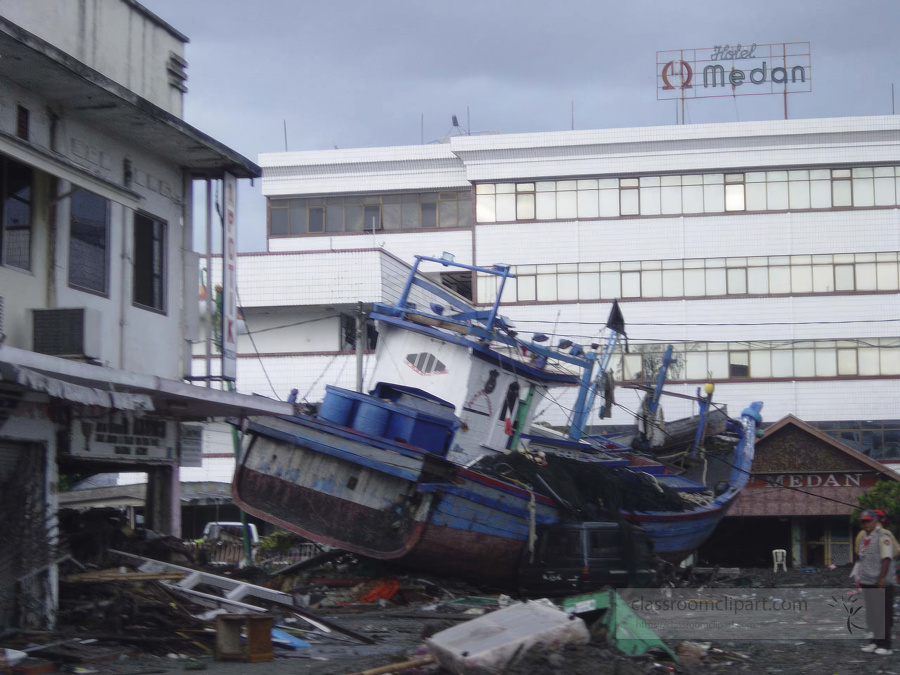 tsunami sumatra indonesia destruction in streets