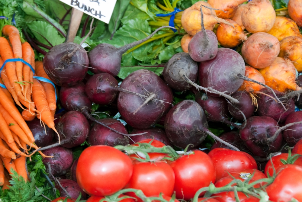 variety of red orange beets at farmers market photo image 556