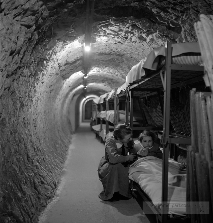 woman and child in underground tunnelduring bombing of london
