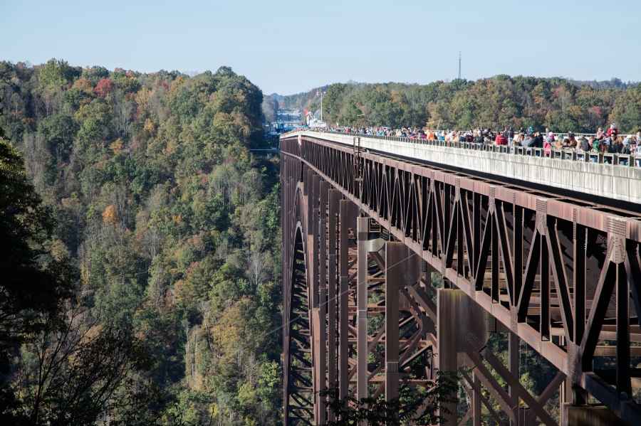 crowds pack the New River Bridge a steel arch bridge Classroom