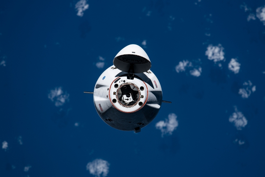 Free the spacex cargo dragon cargo craft approaches the station 6 ...