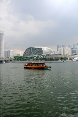 Exploring the vibrant waters of Singapore skyline