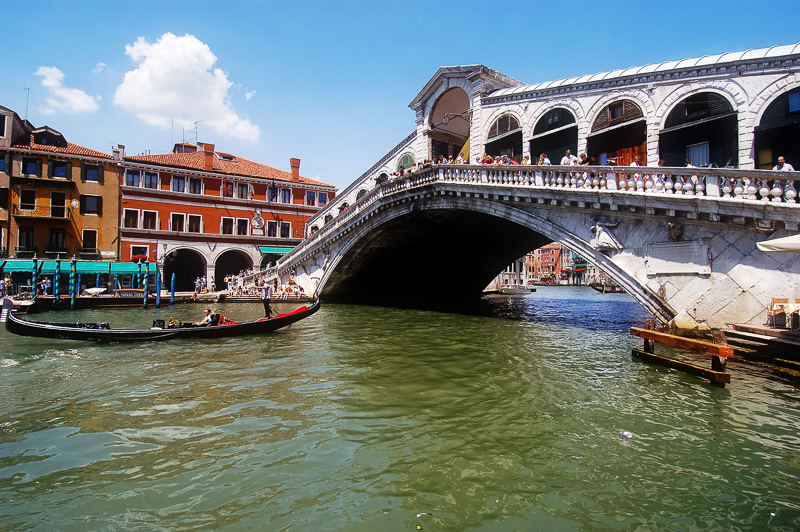 Rialto-Bridge-in-Venice-Italy-image-8320B.jpg