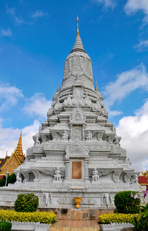 Stupa-at-Silver-Pagoda-Royal-Palace-Phnom-Penh-Photo-18.jpg