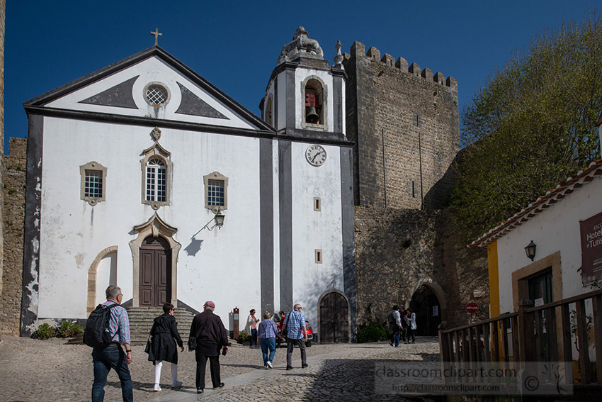white-washed-church-obidos-portugal_8504060.jpg