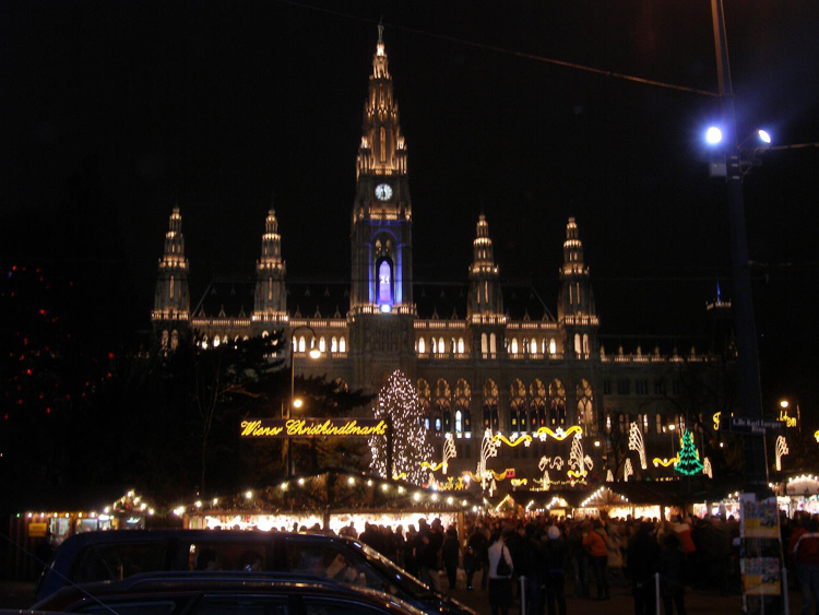 Vienna City Hall in December.jpg