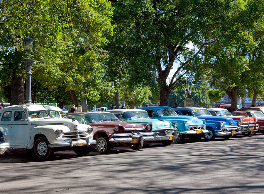 american-vintage-cars-line-up-near-the-havana.jpg