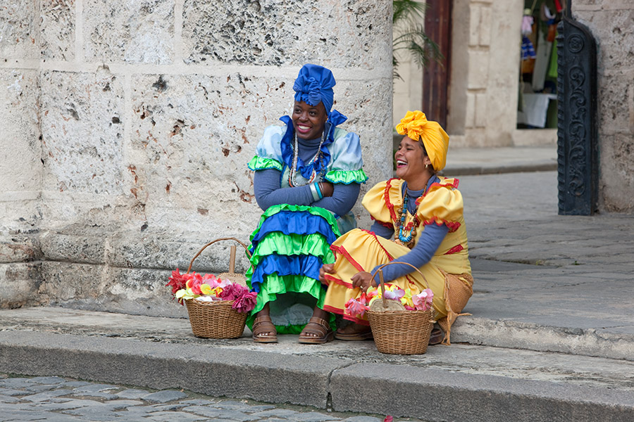 cubans-dress-up-and-pose-for-the-tourist-.jpg