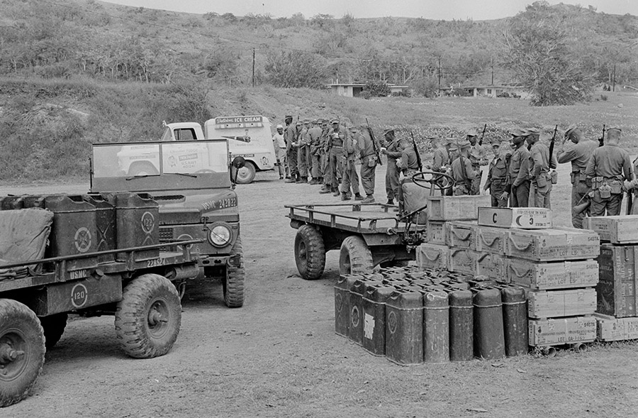 guantanamo-bay-naval-base-cuba-troops-1962.jpg