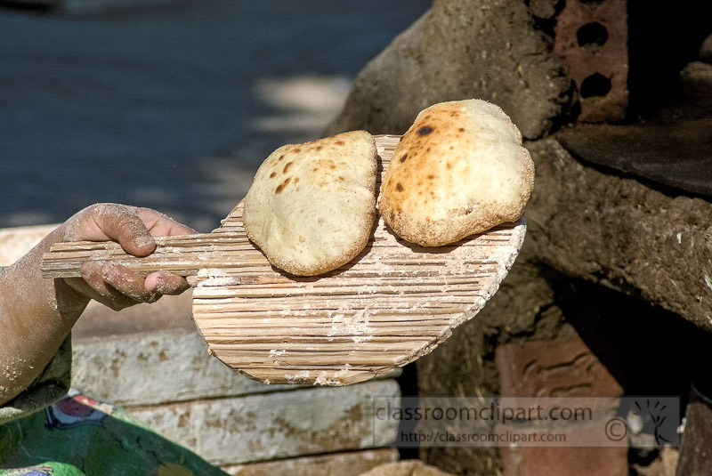 egyptian-women-making-fresh-bread_5432-ga-edit.jpg