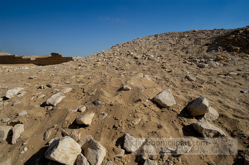 desert-sands-near-step-pyramid-photo-image-1160.jpg