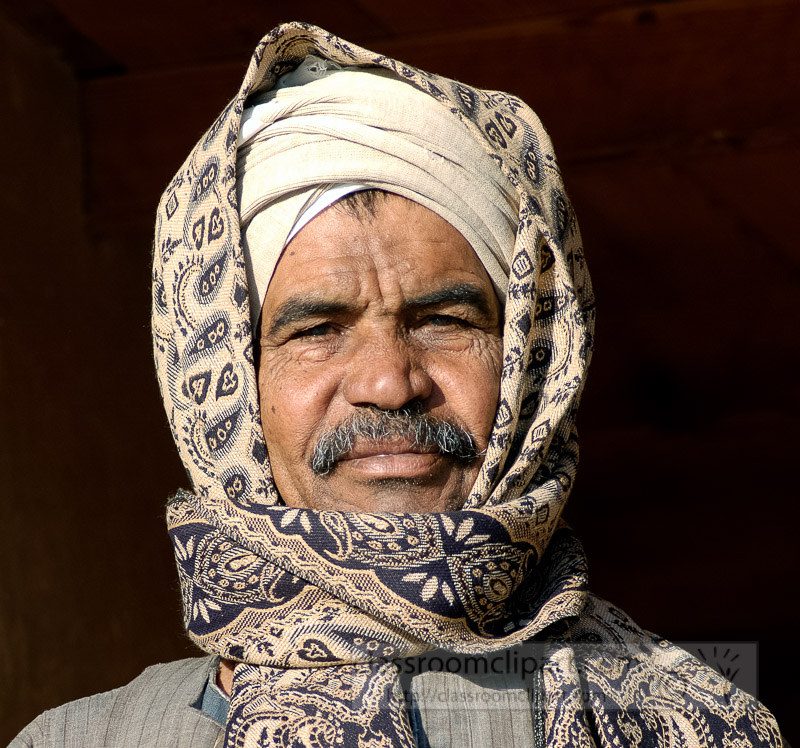 egyptian-man-with-scarf-covering-head-photo_5627b.jpg