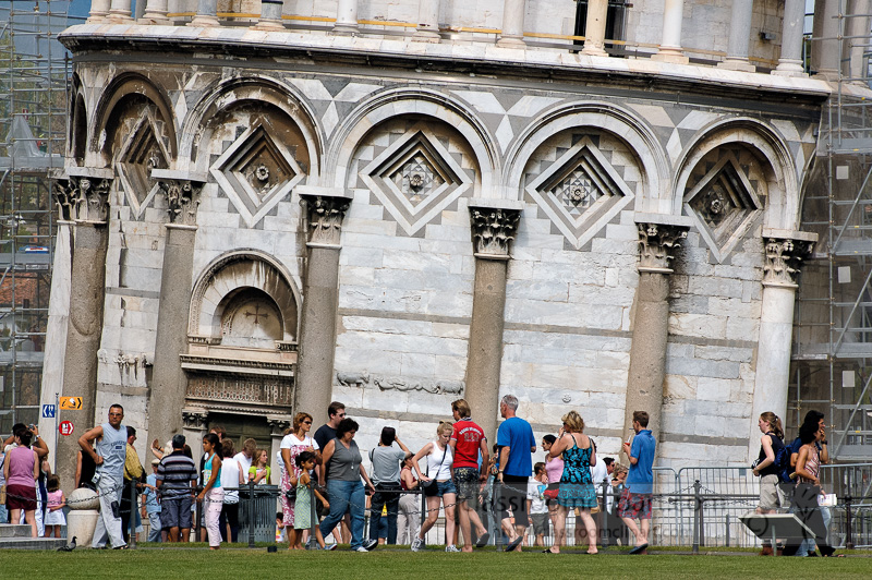 Photo-learning-tower-of-pisa-1260LE.jpg