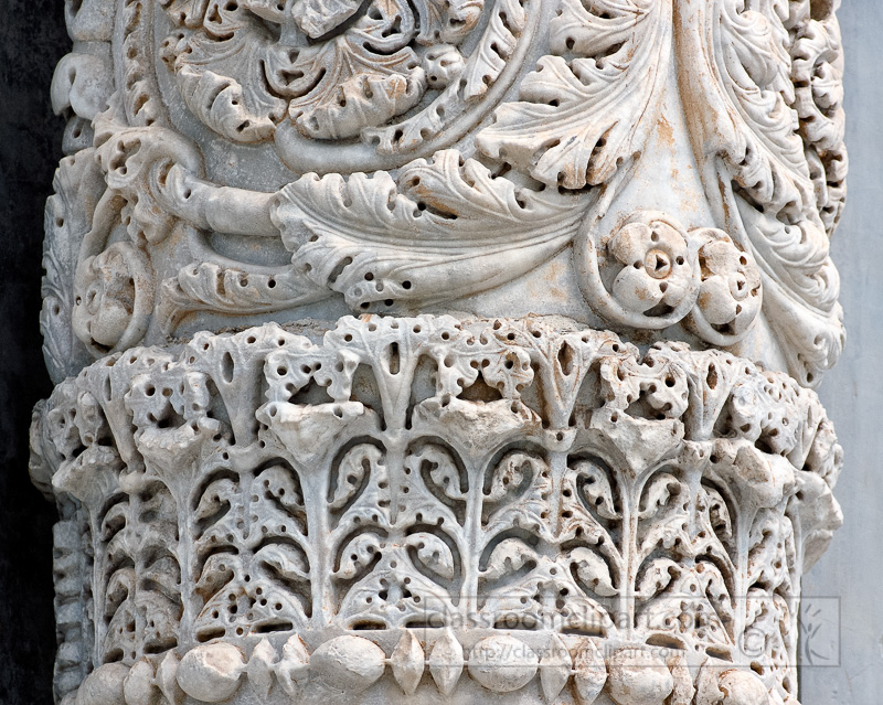 decorative-carvings-in-columns-pisa-italy-photo-1216LE.jpg