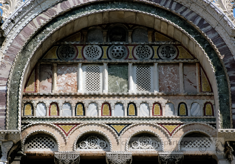 Closeup-St-Marks-Basilica-Venice-Photo-1634a.jpg