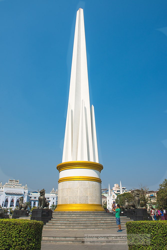 long-obelisk-is-the-independence-monument-mahabadur-garden-6872s.jpg