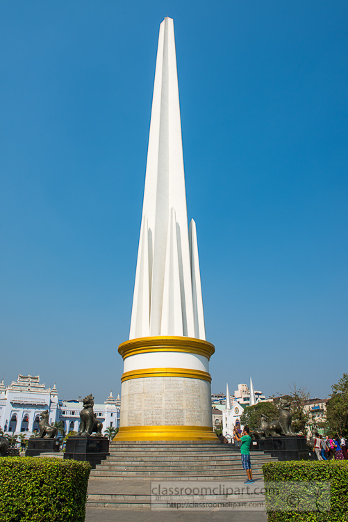 Long-obelisk-is-the-Independence-monument-Mahabadur-garden-6872s.jpg