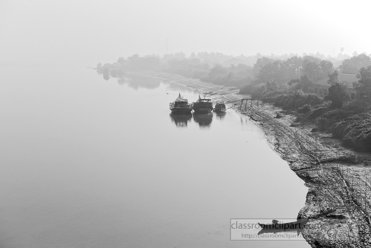 life-along-the-Yangon-River-in-Myanmar-6505.jpg
