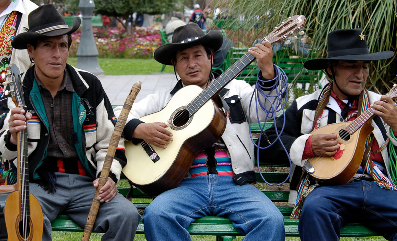 Musicians-sitting-with-guitars-Cuzco-Per-009.jpg
