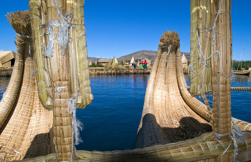 Traditional-reed-boats-Lake-Titicaca-Photo-121.jpg