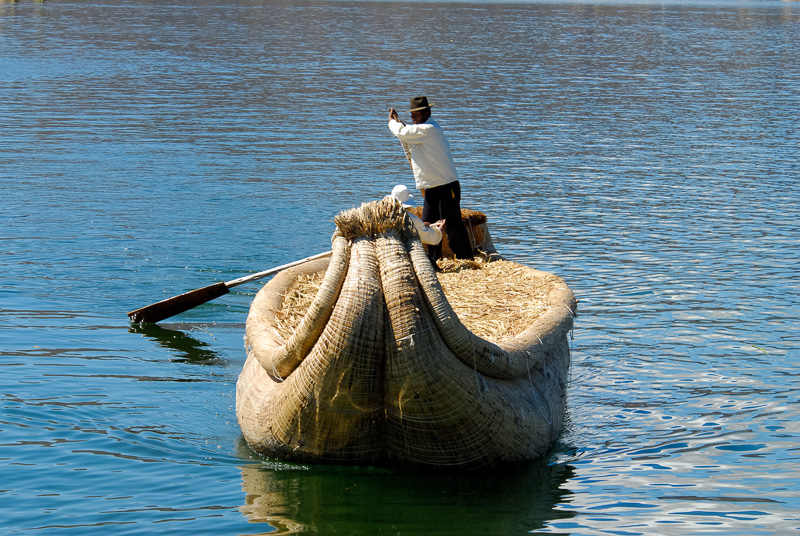 Traditional-reed-boats-Lake-Titicaca-Photo-2575A.jpg